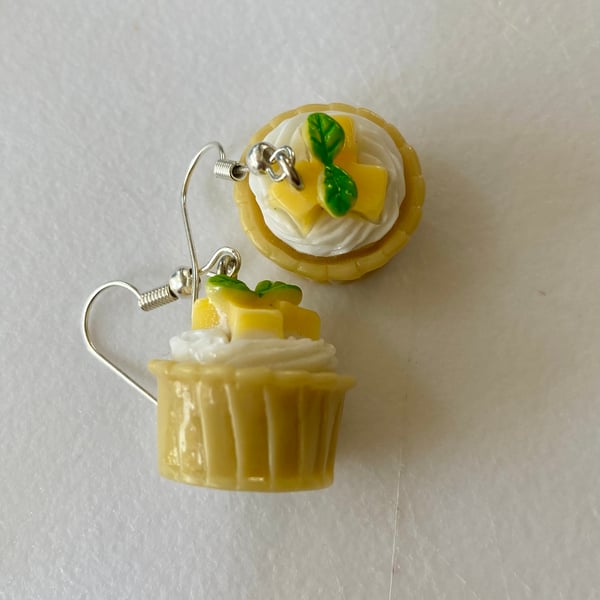 Peachy Keen Cupcake lightweight dangly fashion earrings