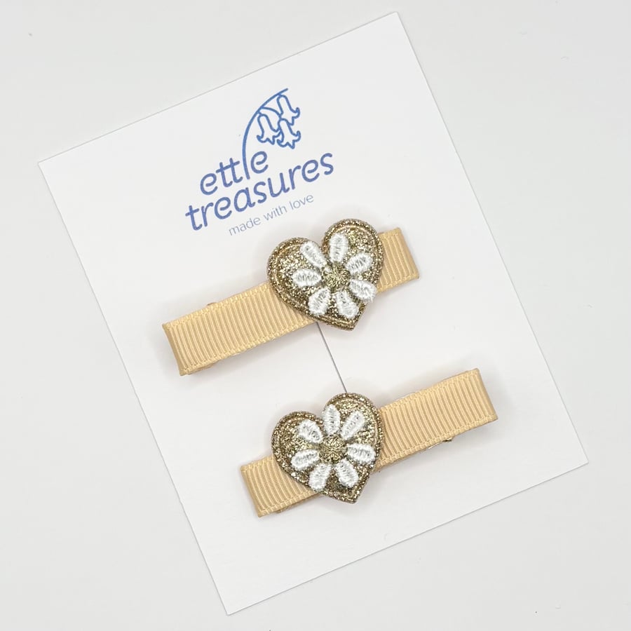 Gold Daisy heart lined hair clips 
