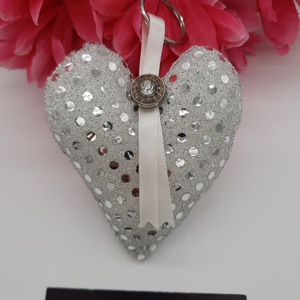 Heart keyring in silver sequin fabric. Free uk delivery. 