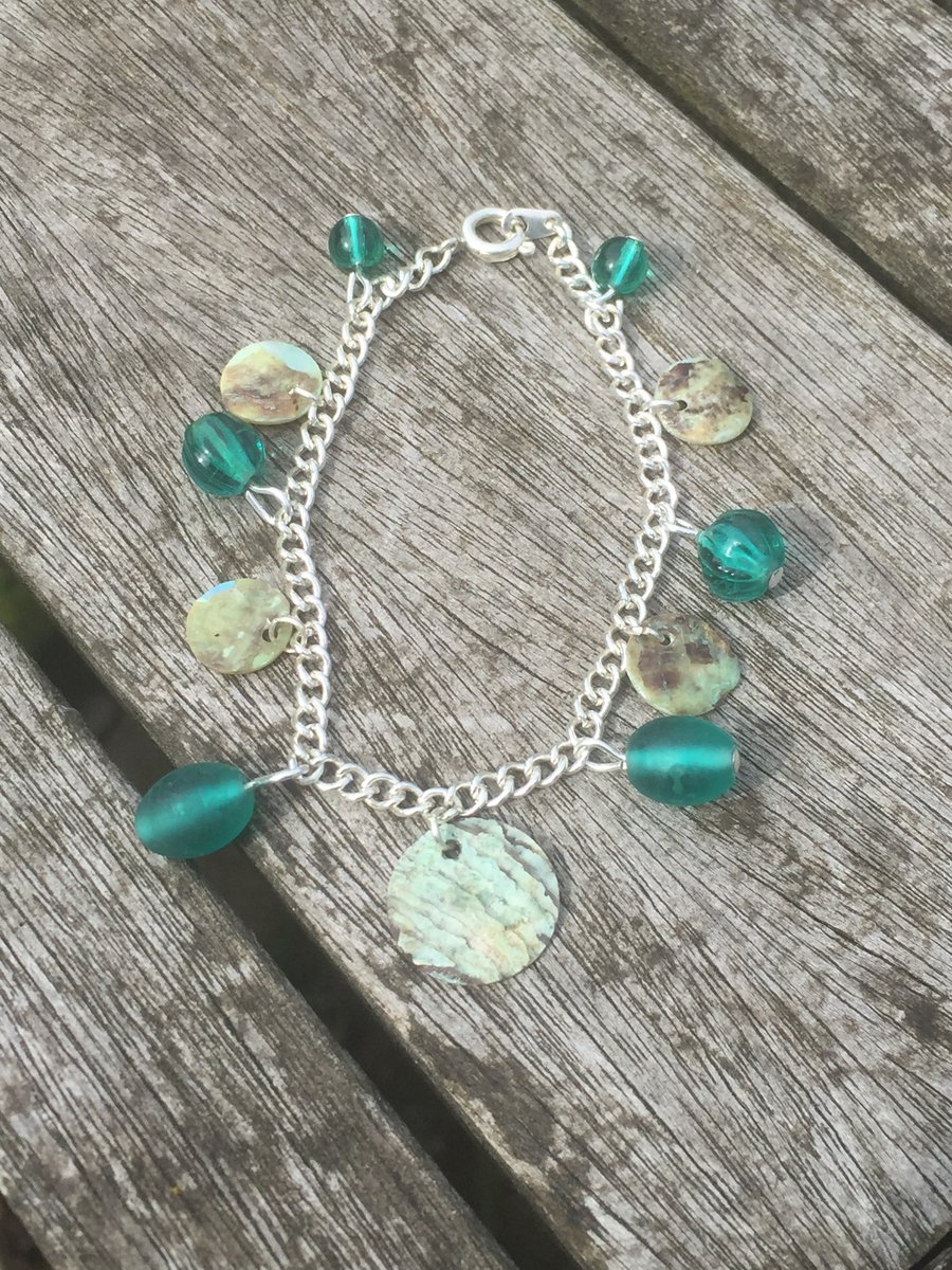 Green glass beads and shell bracelet