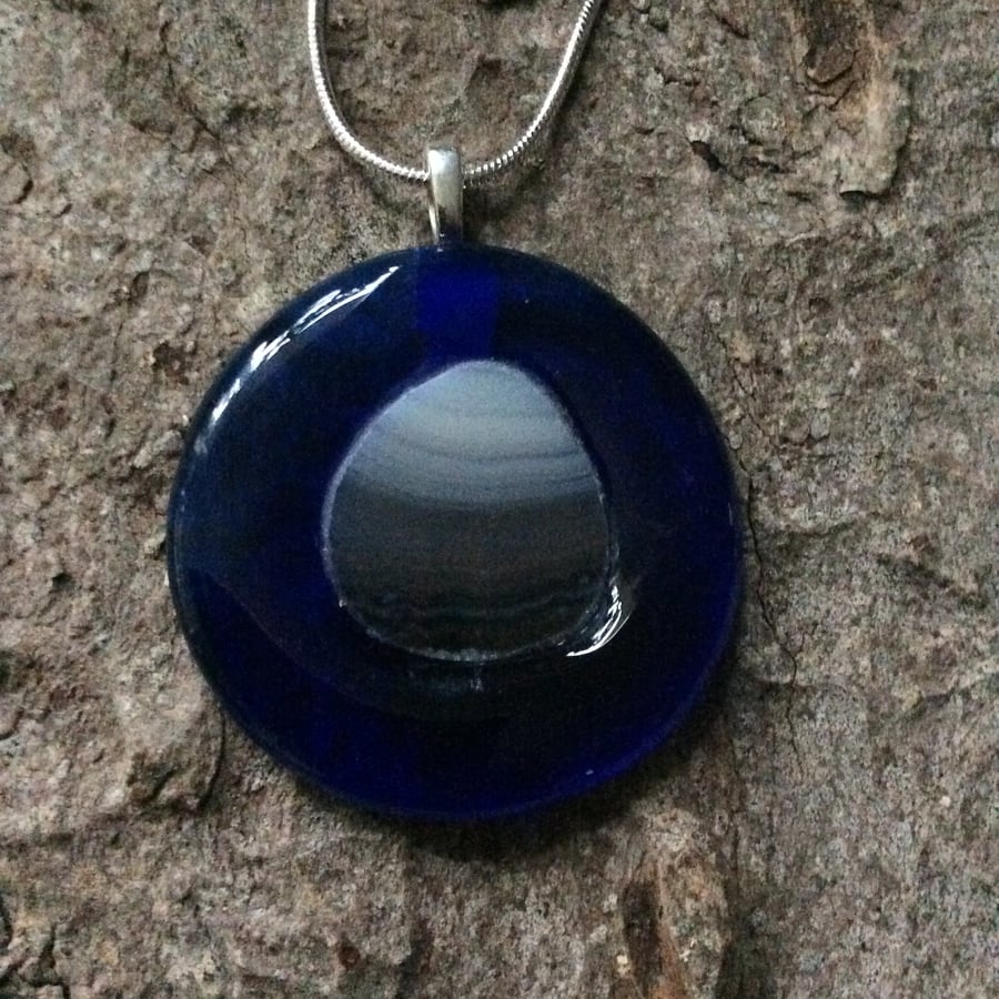 Glass and agate pendant (0612)