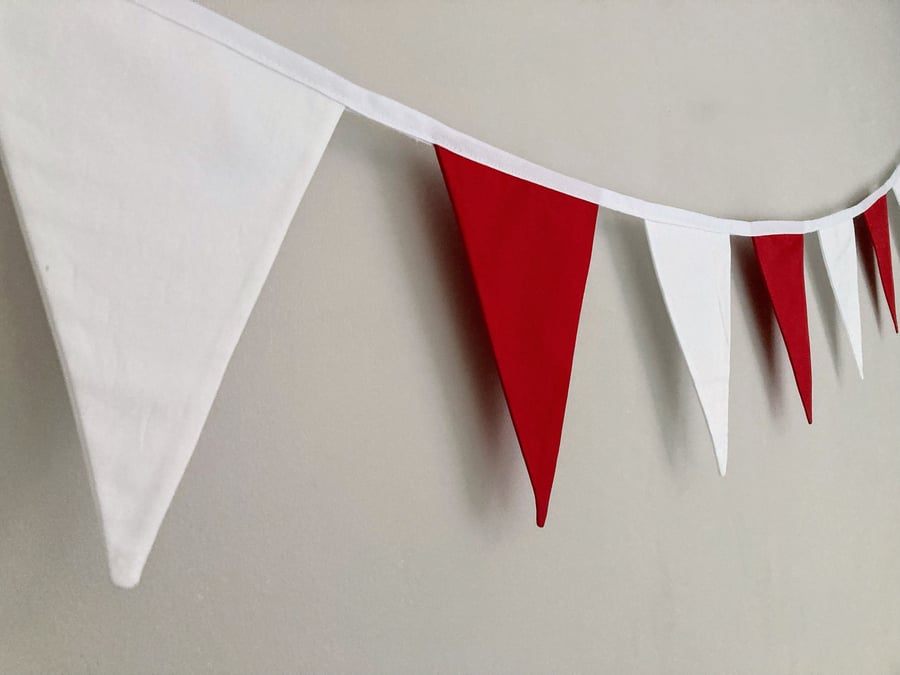 Red and white bunting. Double sided cotton flags. 1 meter, 6 flags.
