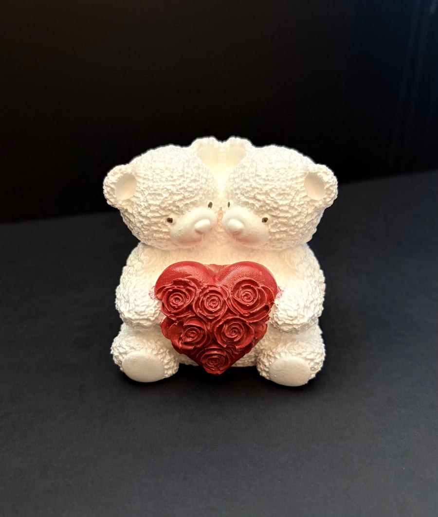 2 bears with rose heart