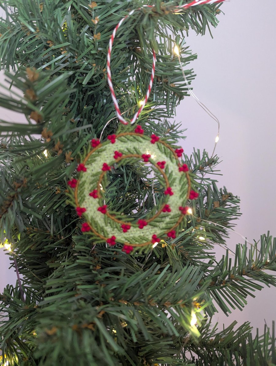 Machine Embroidery Christmas Wreath Ornament: Festive Hanging Decoration
