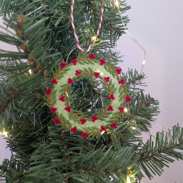 Machine Embroidery Christmas Wreath Ornament: Festive Hanging Decoration