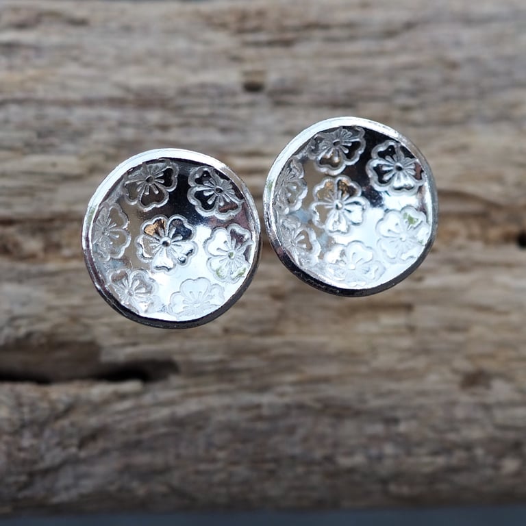 Sterling Silver Flower Disc Stud Earrings, Blossom Design. 