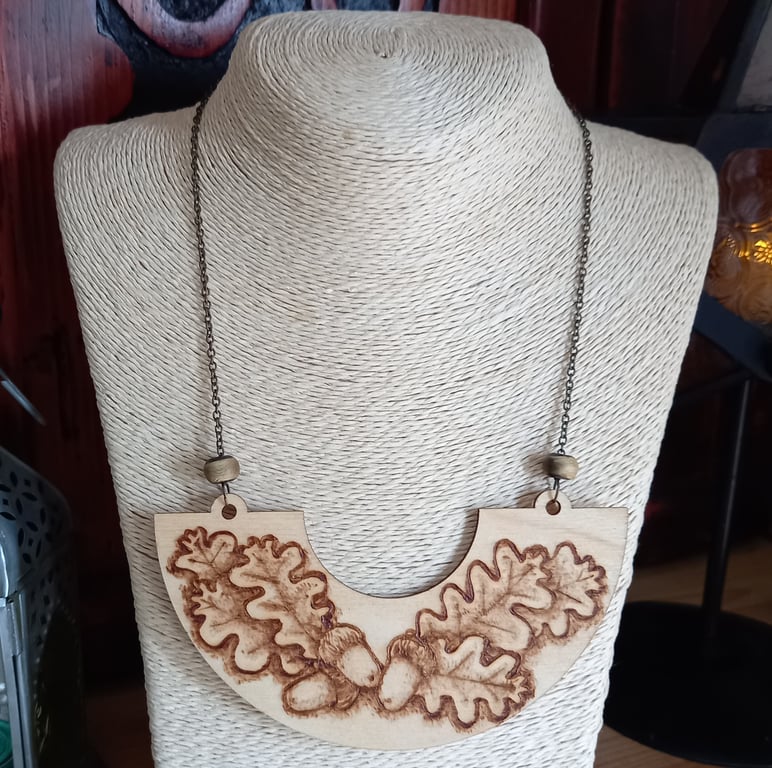 Pyrography acorn & oak leaf pendant