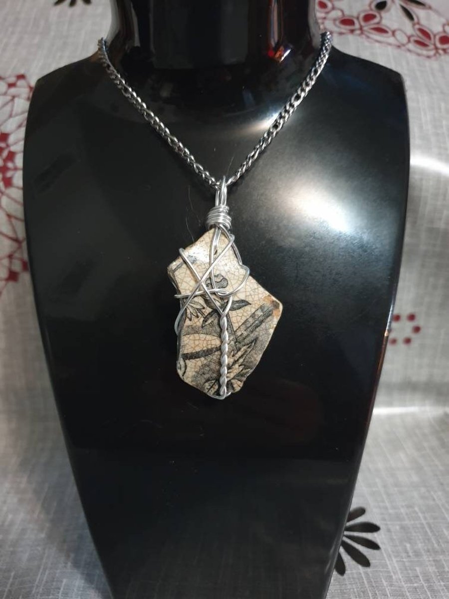 Black Flowerbud Wire-wrapped Pendant