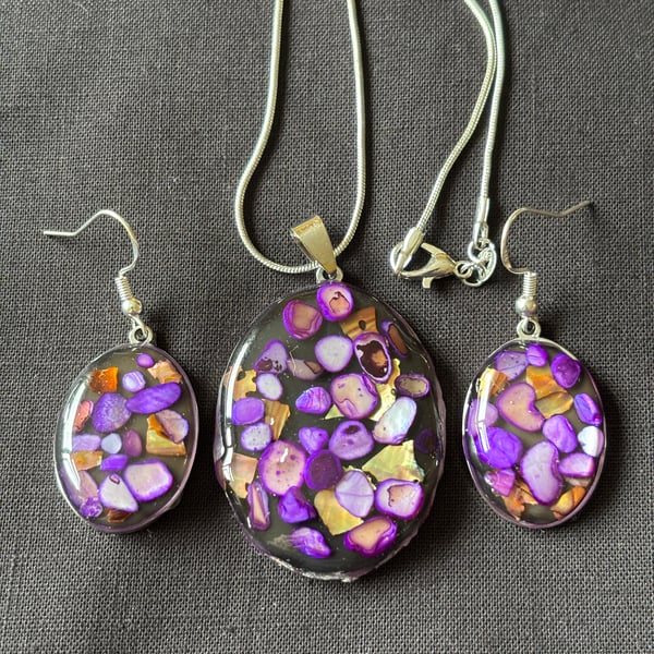 Abalone Shell Pendant And Earring Set In Purple and Brown.