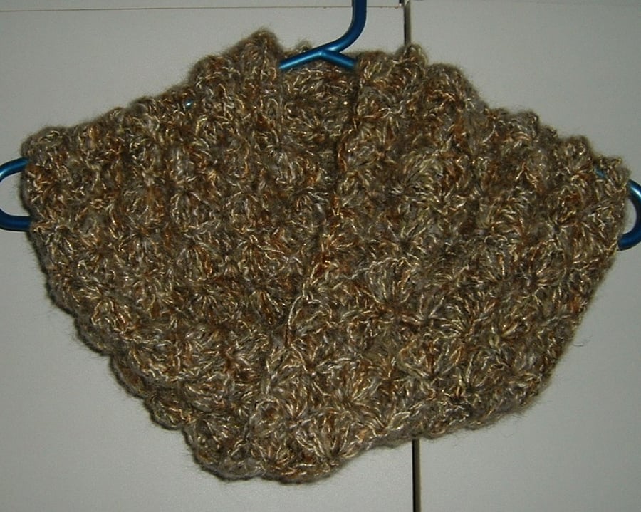 Lady's crocheted infinity cowl neck scarf ref 534