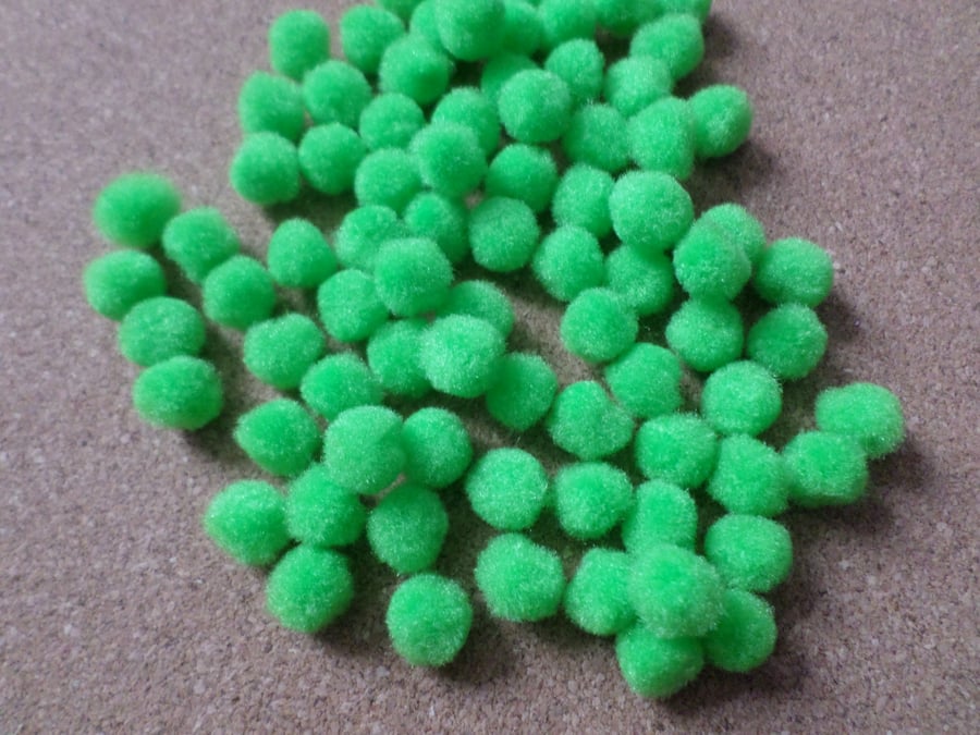 50 x Mini Wool Craft Pompoms - 12mm - Bright Green