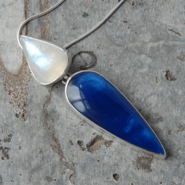 Royal blue bowlerite and rainbow moonstone silver pendant