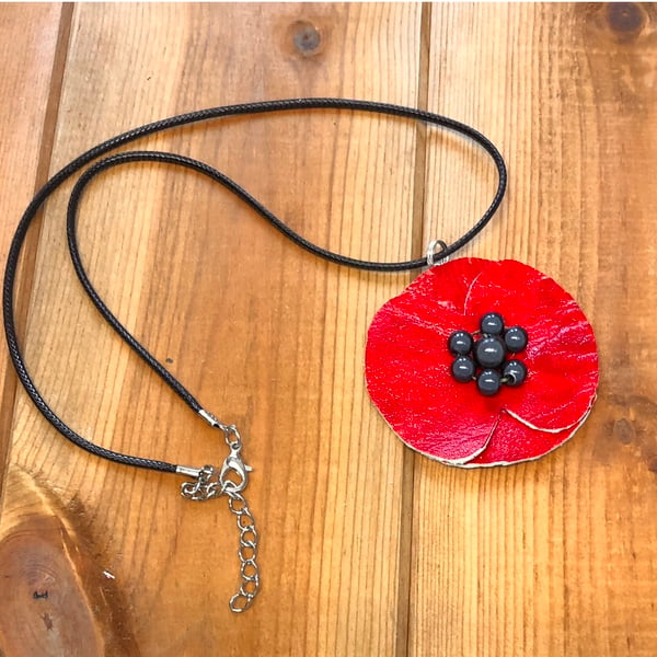 Poppy pendant