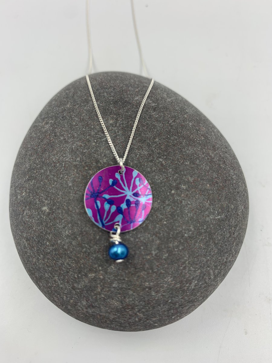 Dark pink and blue aluminium cow parsley circle pendant with pearl 