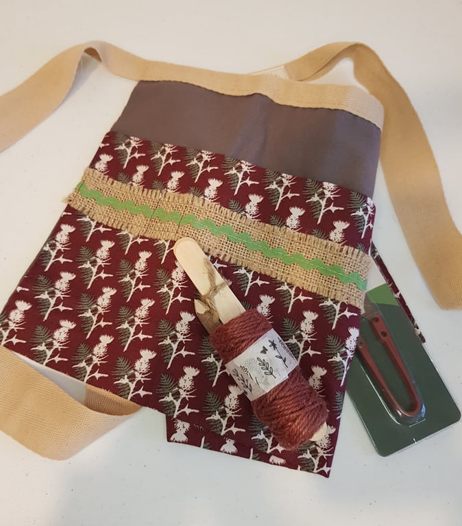 Garden apron boxed gift set: thistles.