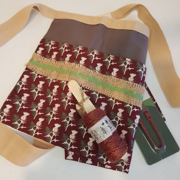 Garden apron boxed gift set: thistles.