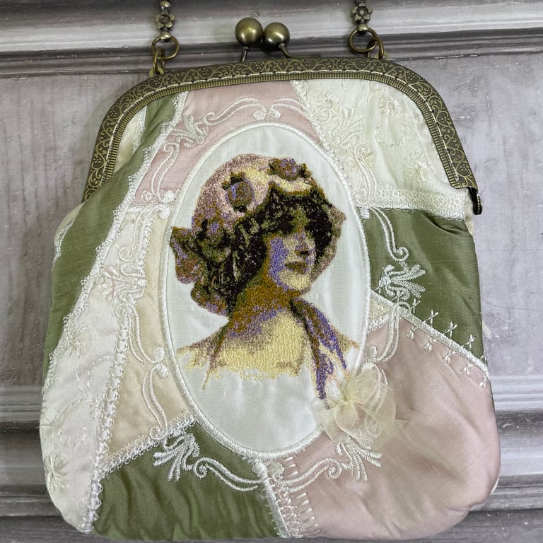 Vintage Lady Silk Frame Bag by Carolee Crafts  PB5 - 0014