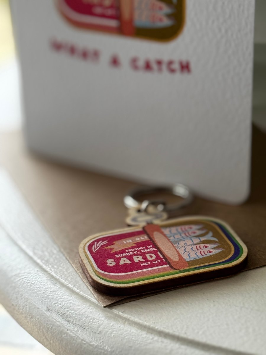 VALENTINES greetings cards Sardines What A Catch and wooden keyring set (QM245)