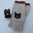 Knitted Cat Fingerless Gloves, Wool Wrist Warmers in Oatmeal, kitten mittens
