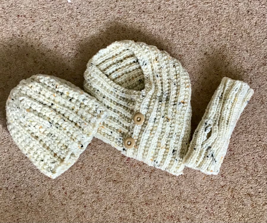 Hats, Beanie, Bobble, Neck Warmers. Scarf, Gift. Winter Warmer, New Stock