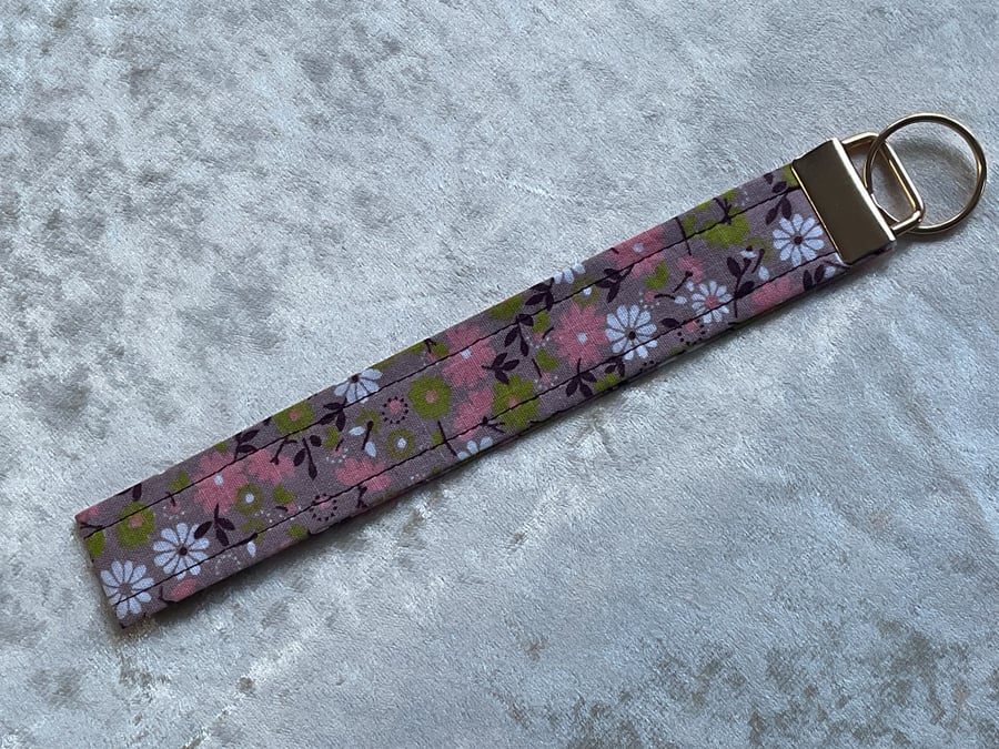 TAUPE FLORAL WRISTLET KEYRING KEY HOLDER LANYARD FOB CHAIN 