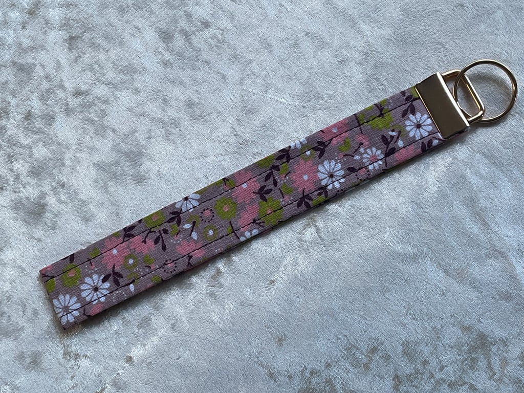 TAUPE FLORAL WRISTLET KEYRING KEY HOLDER LANYARD FOB CHAIN 