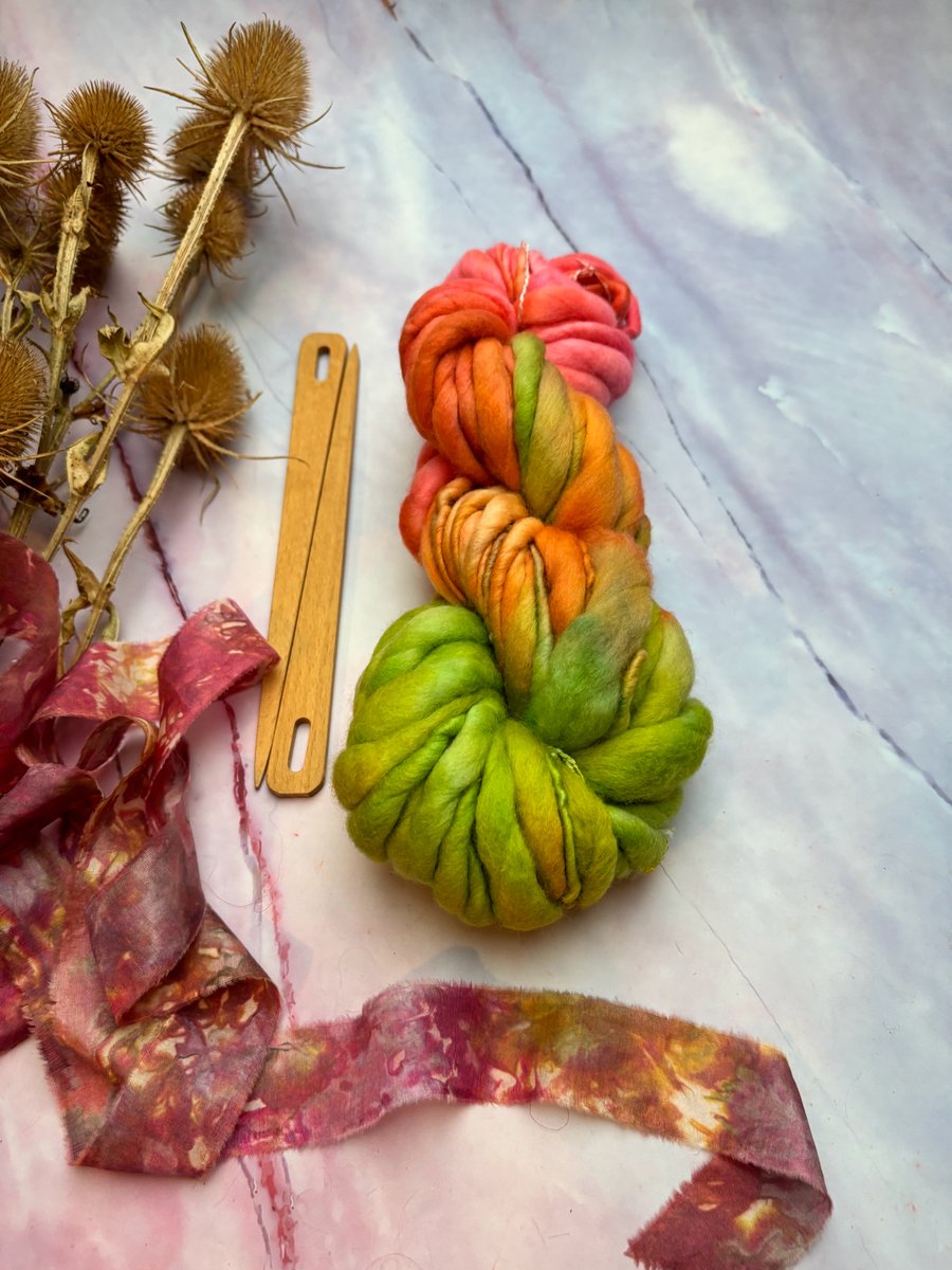 Hand spun dyed merino wool yarn, pink thick and thin slub art yarn 130g lot62