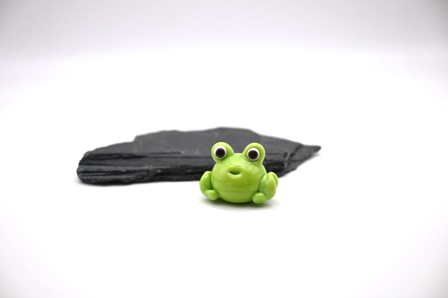 small glass frog figure