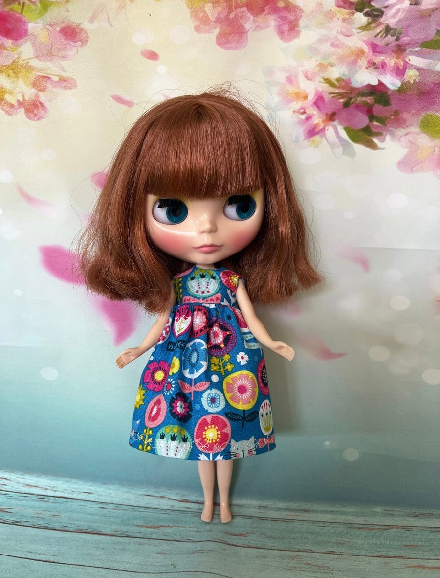 Blythe dress with cats and flowers on fabric. T - Folksy