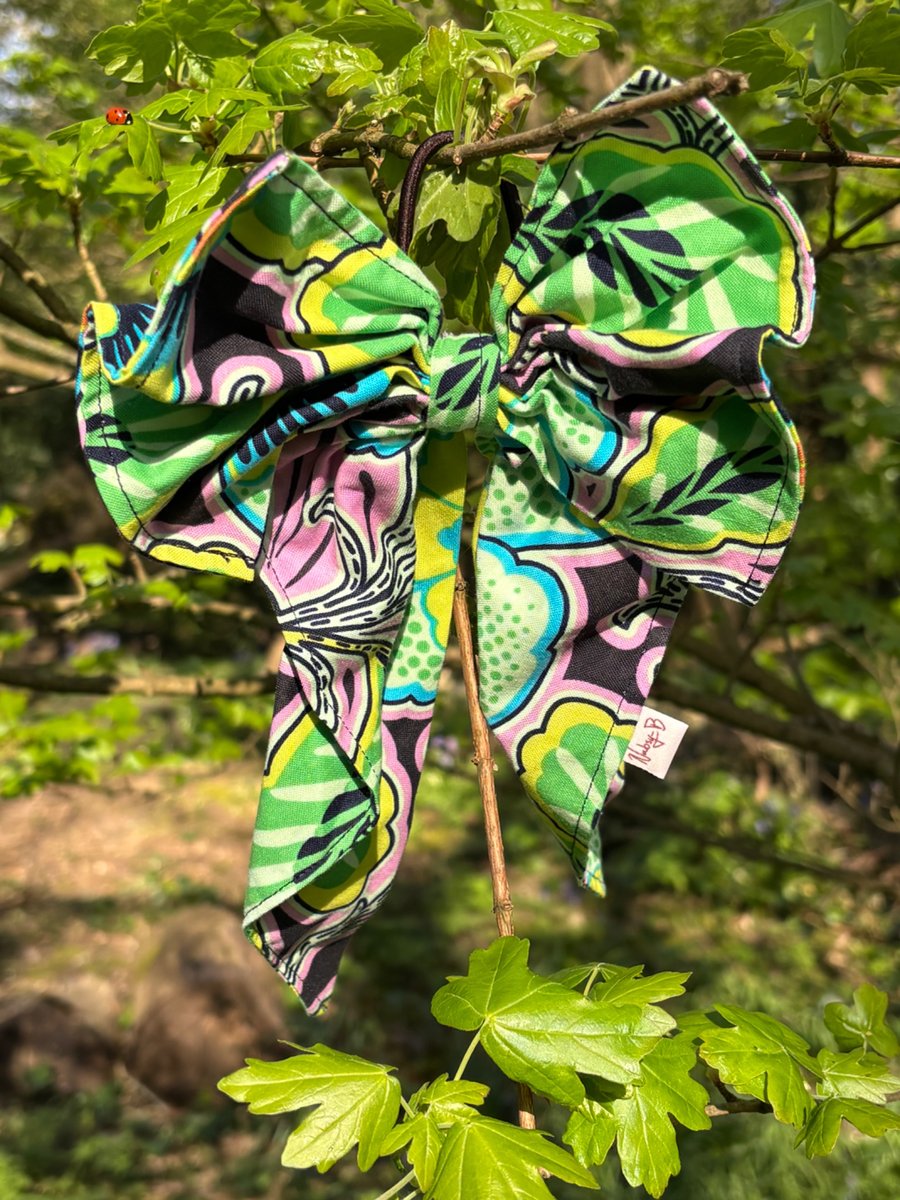 Hair bow on band in bold floral print