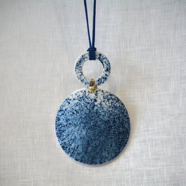 Bold porcelain pendant with speckled design