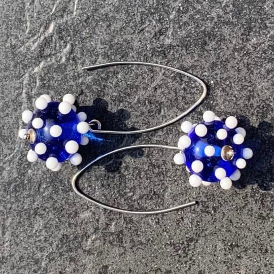 Fun sterling silver blue & white bumpy lampwork glass earrings - FREE UK P&P 