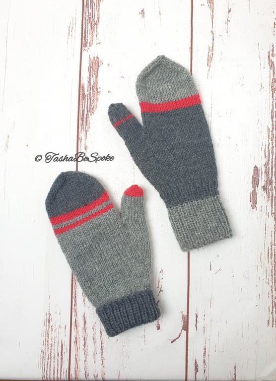 Hand knitted wool mittens, Unisex classic mittens, Mismatched mittens, size S