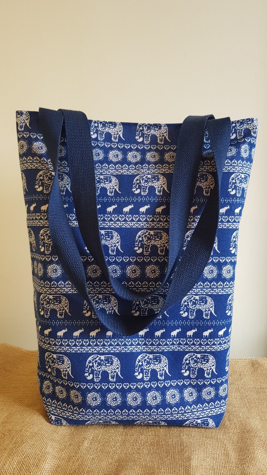 Tote bag with long handles: elephants on blue 