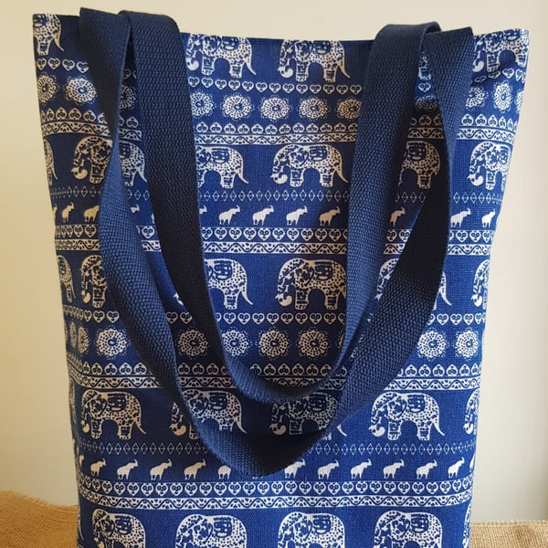 Tote bag: elephants on blue 