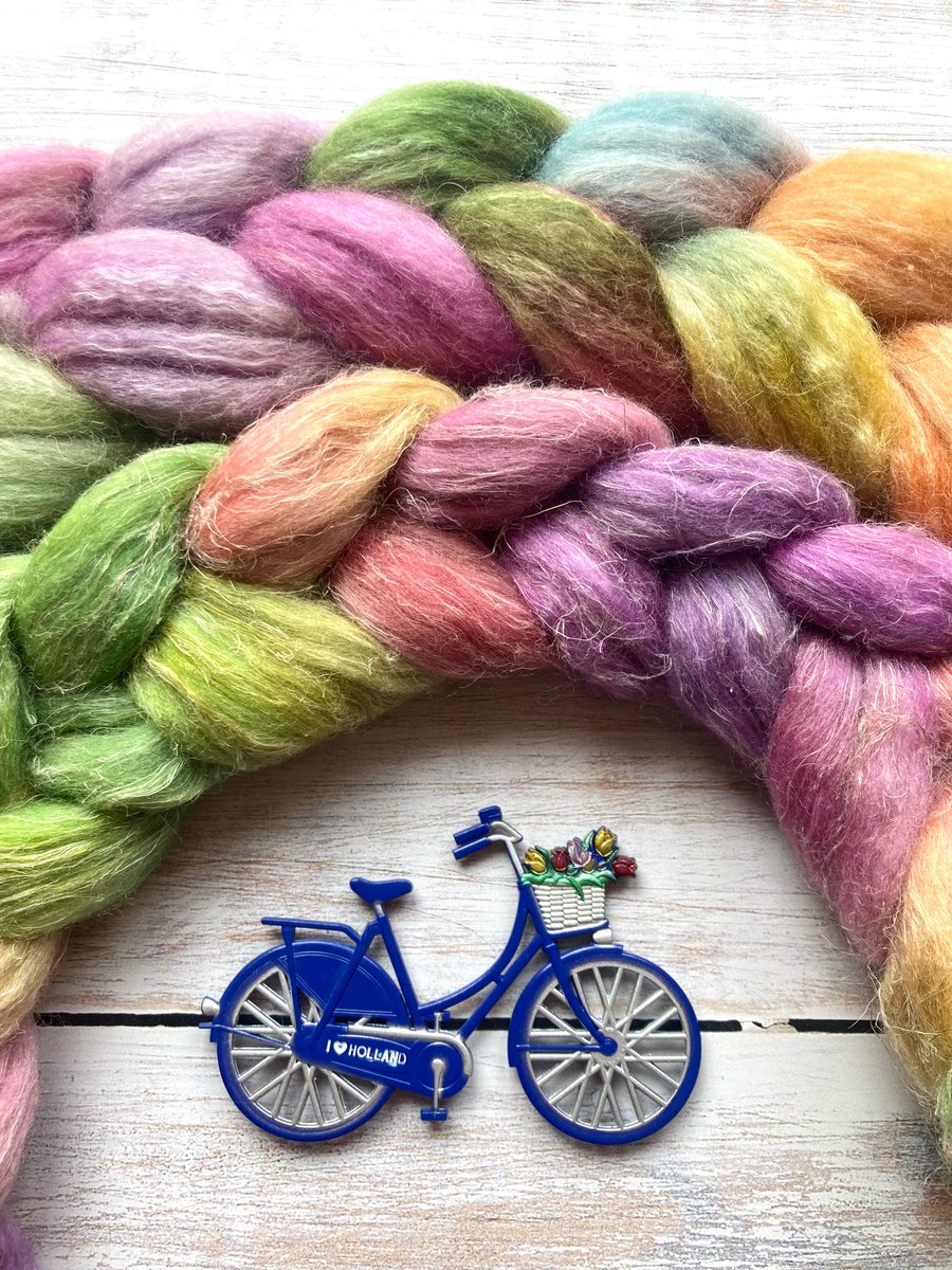 Team Tomazon 2025 Tour de fleece fibre 150g rainbow base