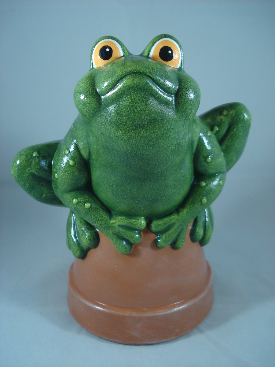 Ceramic Hand Painted Green Frog Animal Terracotta Plant Pot Garden Ornament.