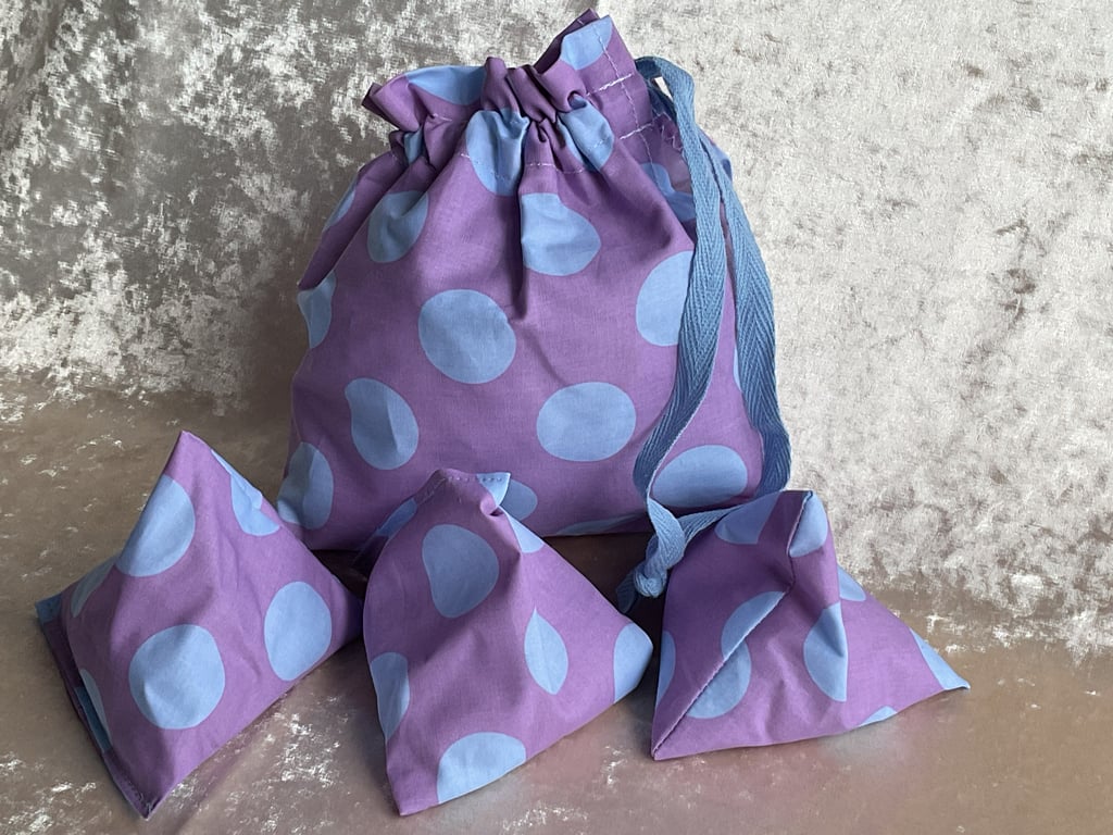 LILAC & BLUE SPOT 3 LITTLE BEAN BAGS RICE FILLED THROWING OR JUGGLING GAME & BAG