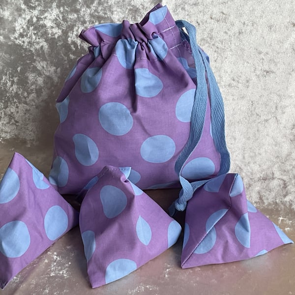 LILAC & BLUE SPOT 3 LITTLE BEAN BAGS RICE FILLED THROWING OR JUGGLING GAME & BAG