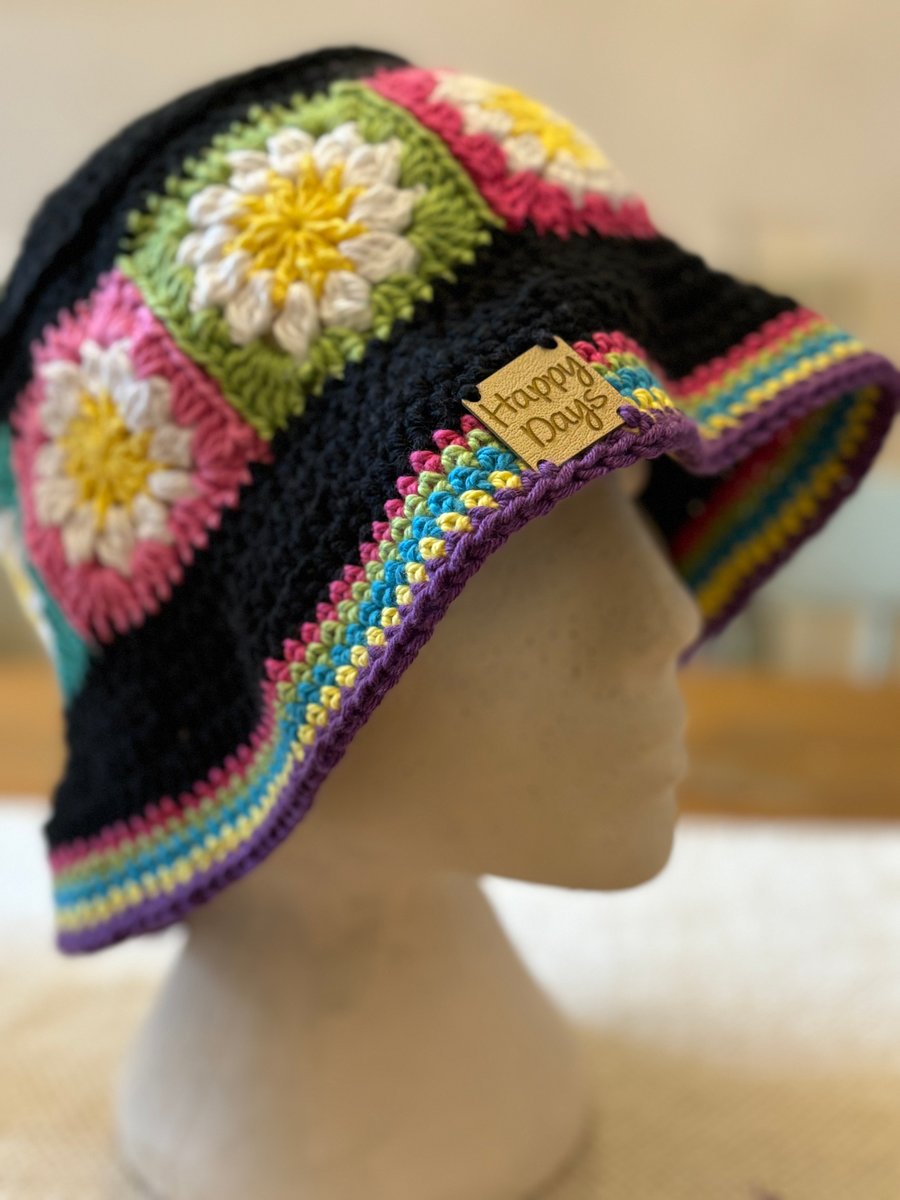 Crochet bucket hat black