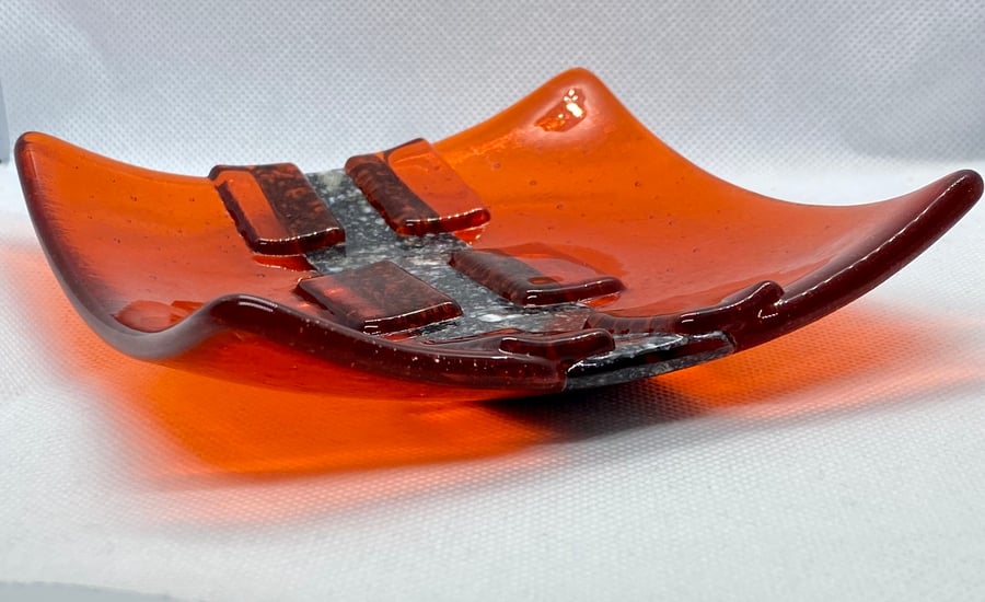 Sale item - 50% off this fused glass dish with ‘river rocks’ detail