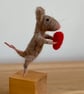 Needle felt mouse with heart - Image 4