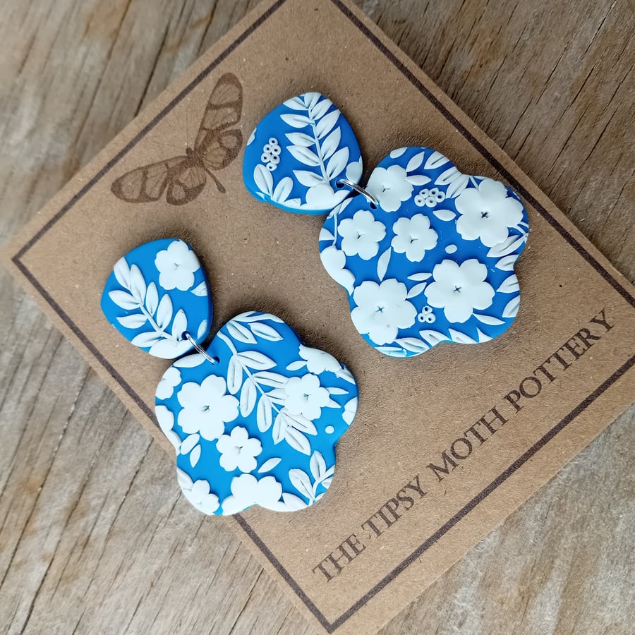 Handmade polymer clay silver plated earrings blue white flower shape (835)