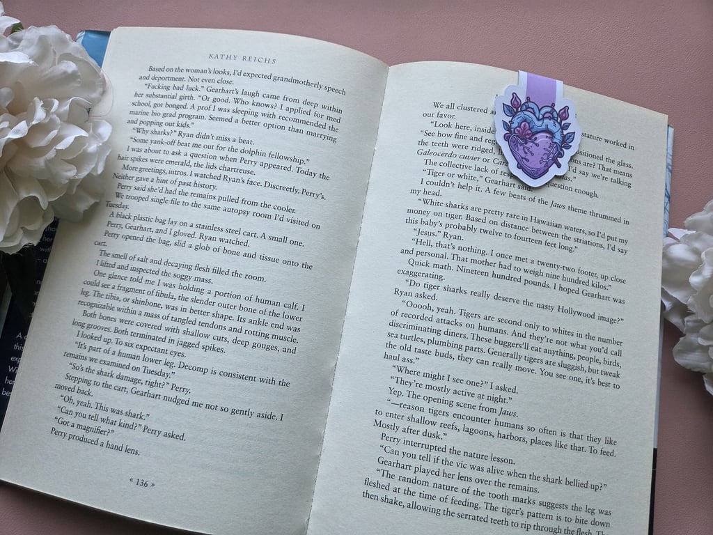 Heart & Foliage Magnetic Bookmark Bookish Gift Cute Bookmark