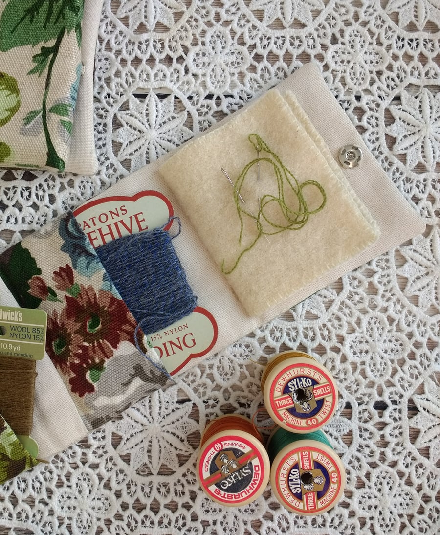 Vintage fabric huswif needlecase