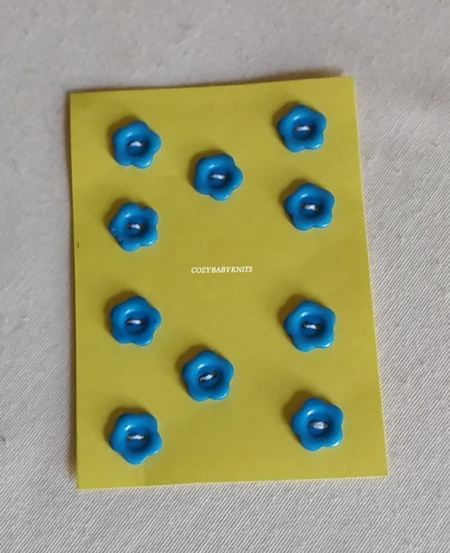 Mid blue flower buttons