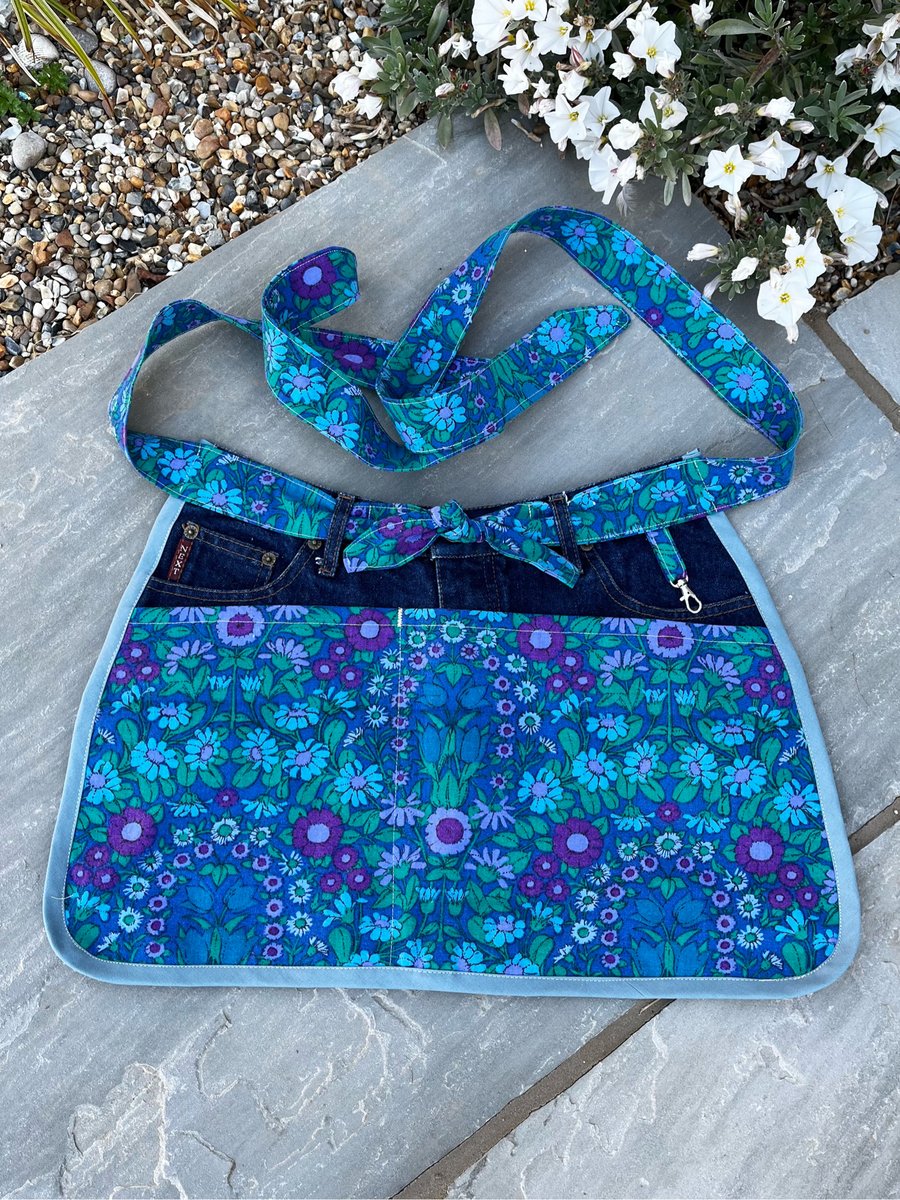 Garden apron Daisy Chain retro fabric and denim with pockets