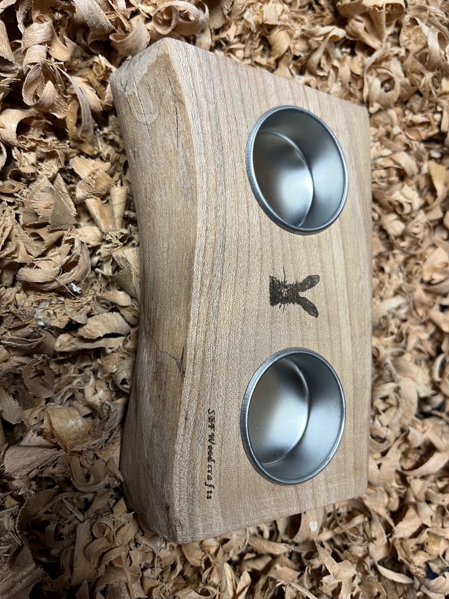 Twin tealight holder in solid Elm