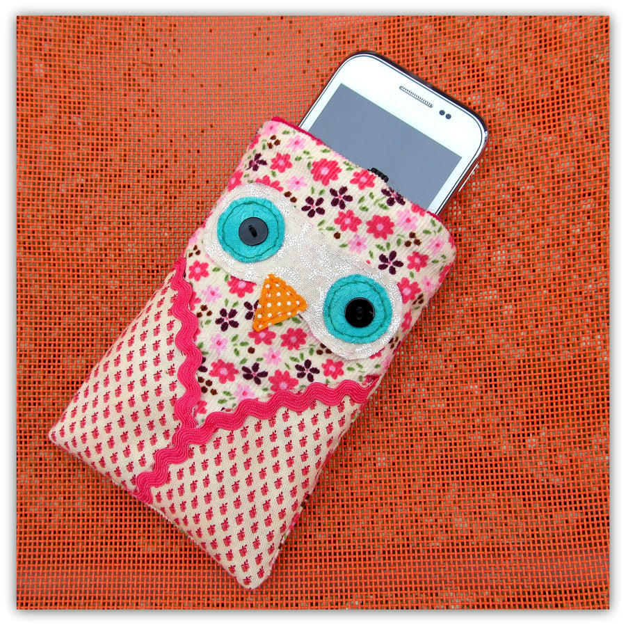 SALE!!! Baby Owl gadget sleeve, for mobile phones, i-pod or small gadgets.