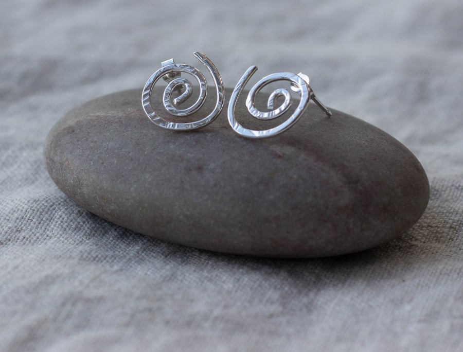Silver Spiral Stud Earrings, Simple Hammered Silver Earrings, swirl earrings